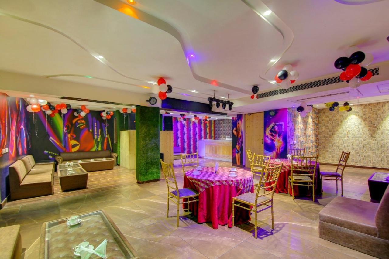 Townhouse Oak Hotel Dev Palace Дели Экстерьер фото